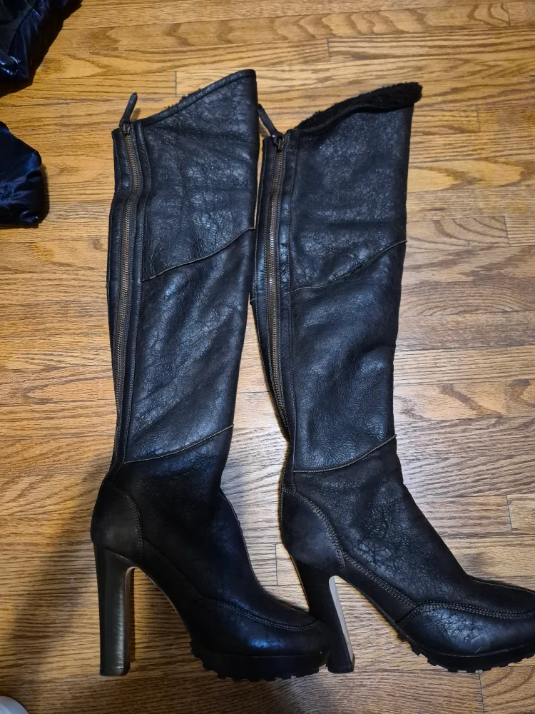 UGG Black Leather Heeled Boots - Size 7 thumbnail