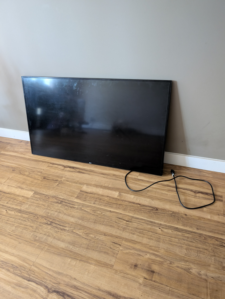 Needs Repair - LG Digital Screen 47"