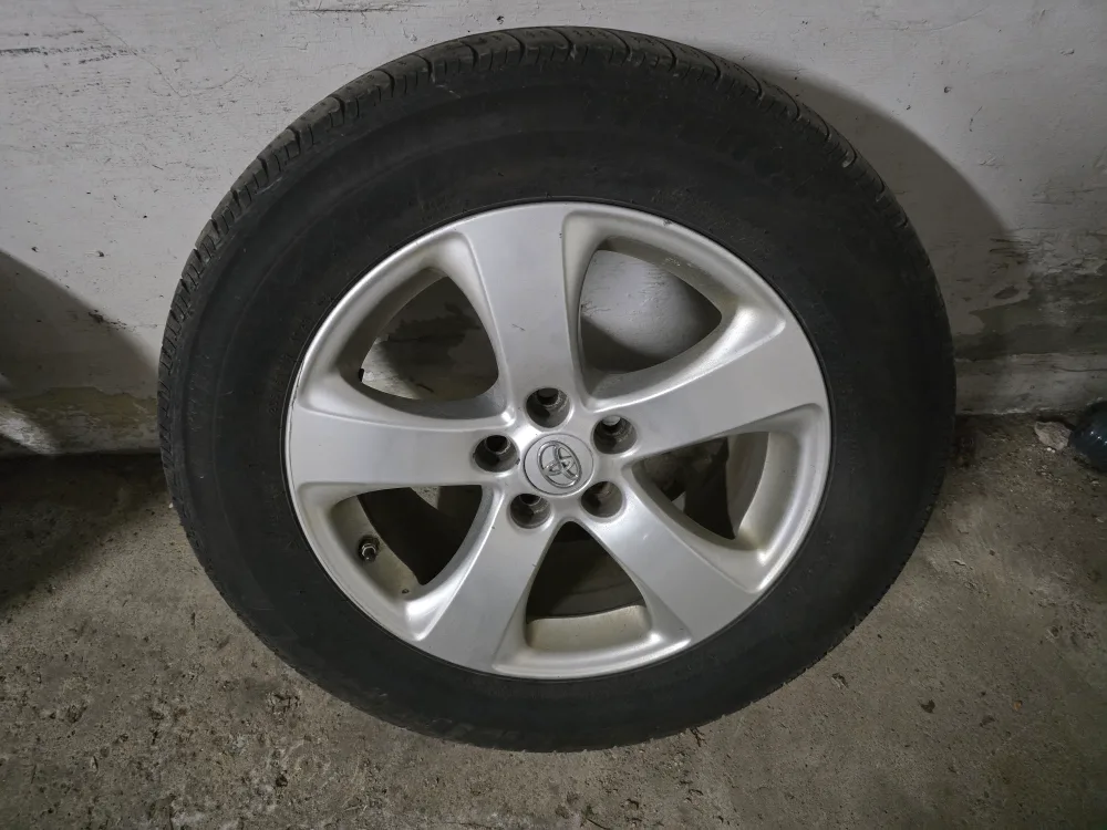 All season tires with Toyota rims, Sienna 2013 Manual & Lock Key image indicator(2)