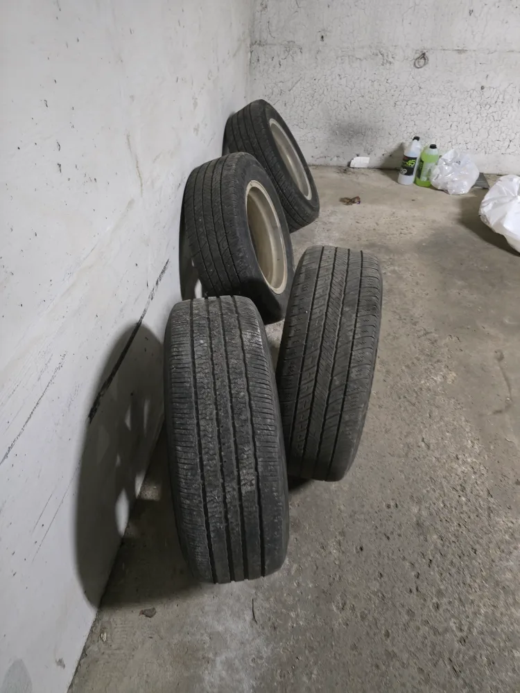 All season tires with Toyota rims, Sienna 2013 Manual & Lock Key image indicator(5)