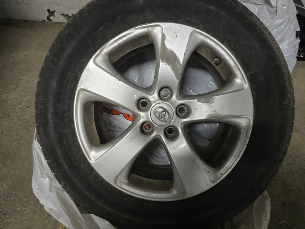 All season tires with Toyota rims, Sienna 2013 Manual & Lock Key image indicator(9)