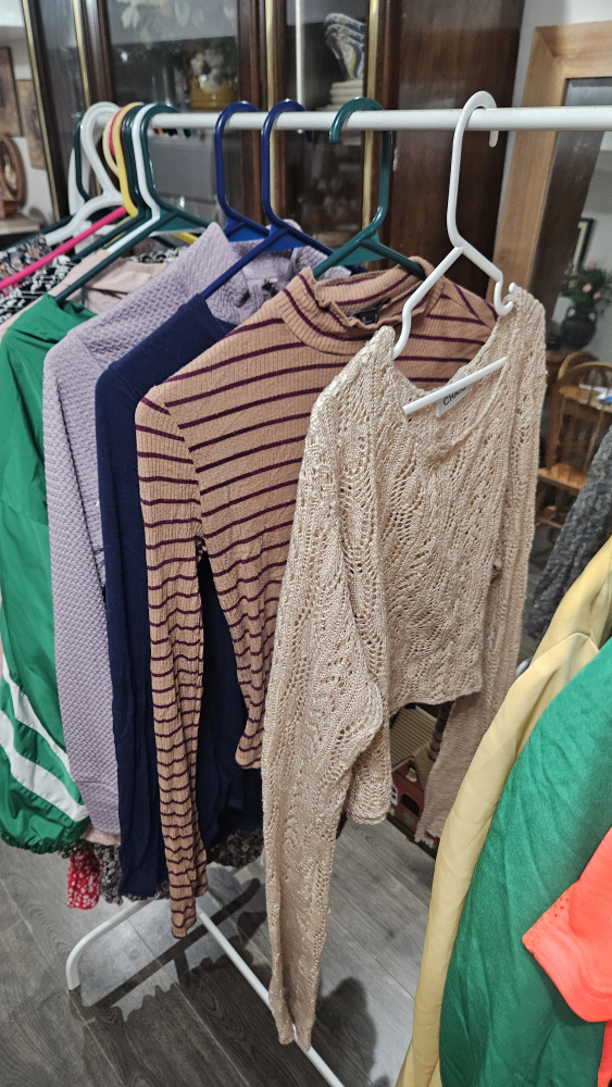 Assorted Women's Clothing - photo 4