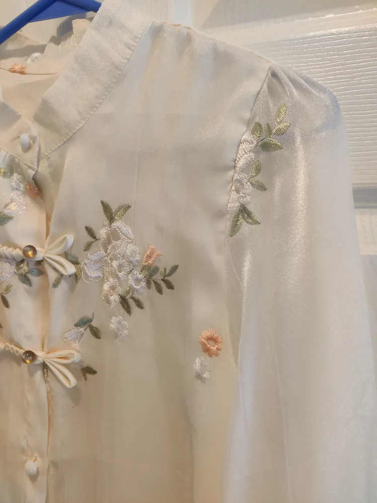 New Embroidered Cream Blouse size M image indicator(3)