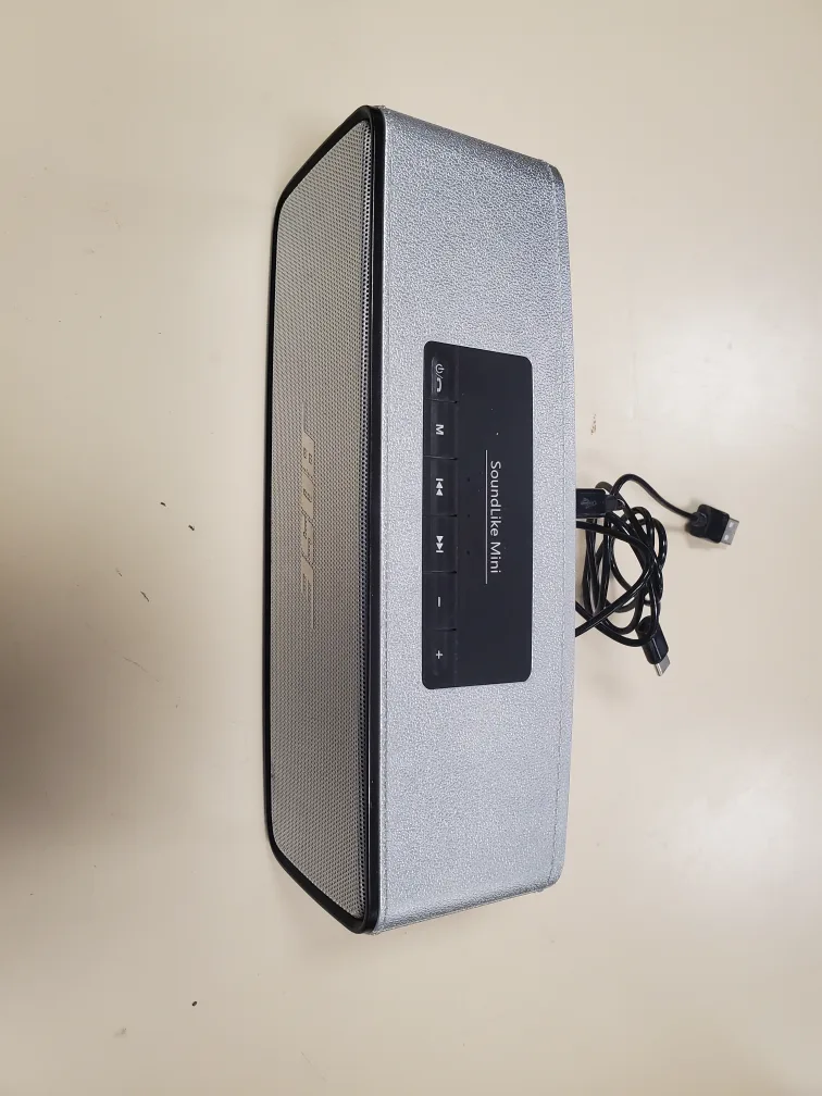 Bose SoundLink Mini Bluetooth Speaker thumbnail