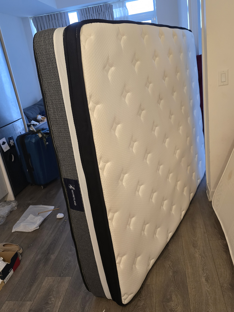 Secretland Mattress & Zinus Bed Frame Queen size