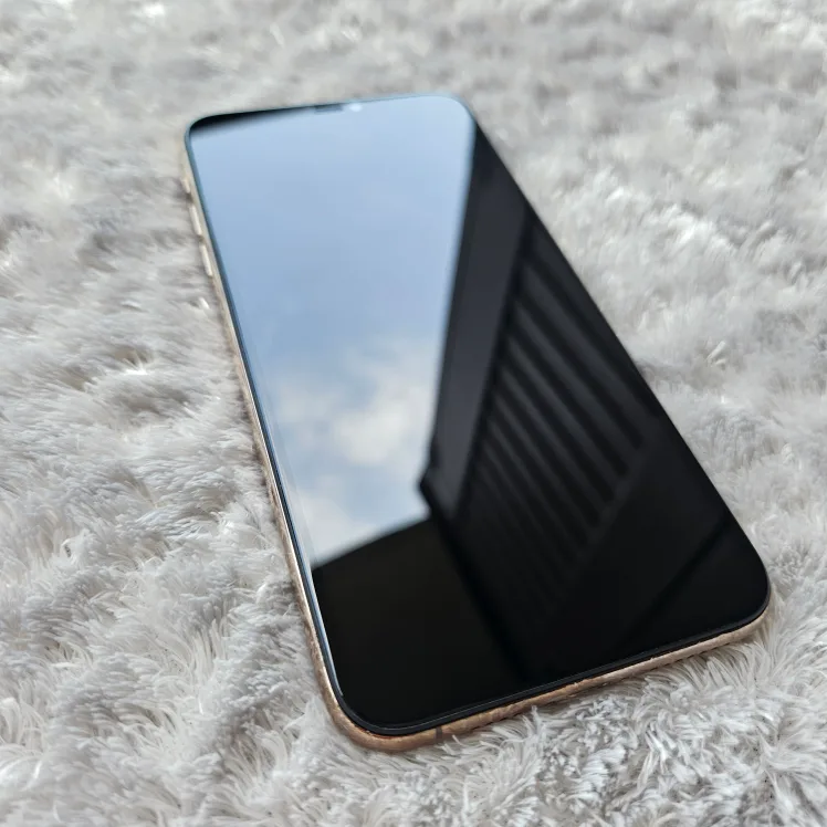 iPhone 11 Pro Max - 64GB Gold image indicator(7)