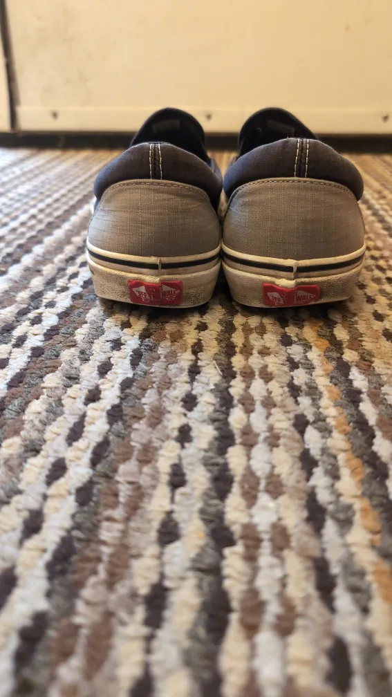 Vans -Size 10.5 - Classic Slip-On image indicator(2)