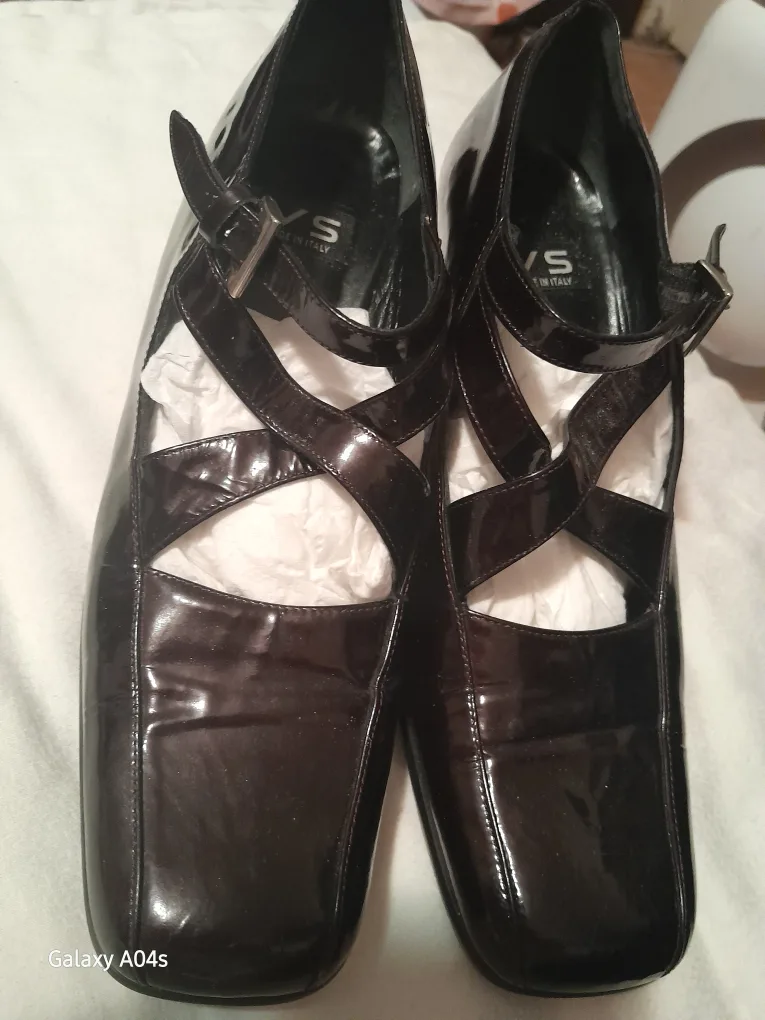 V/S Made in Italy Black Patent Leather Shoes - Size 8.5 image indicator(3)