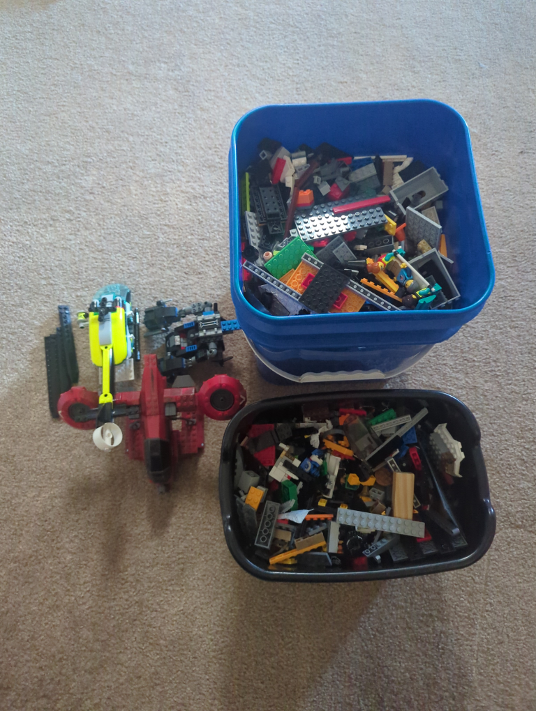 Lego Sets and Loose Pieces - photo 2