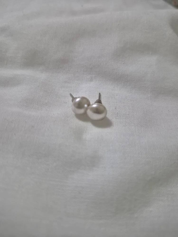 Pearl Stud Earrings thumbnail