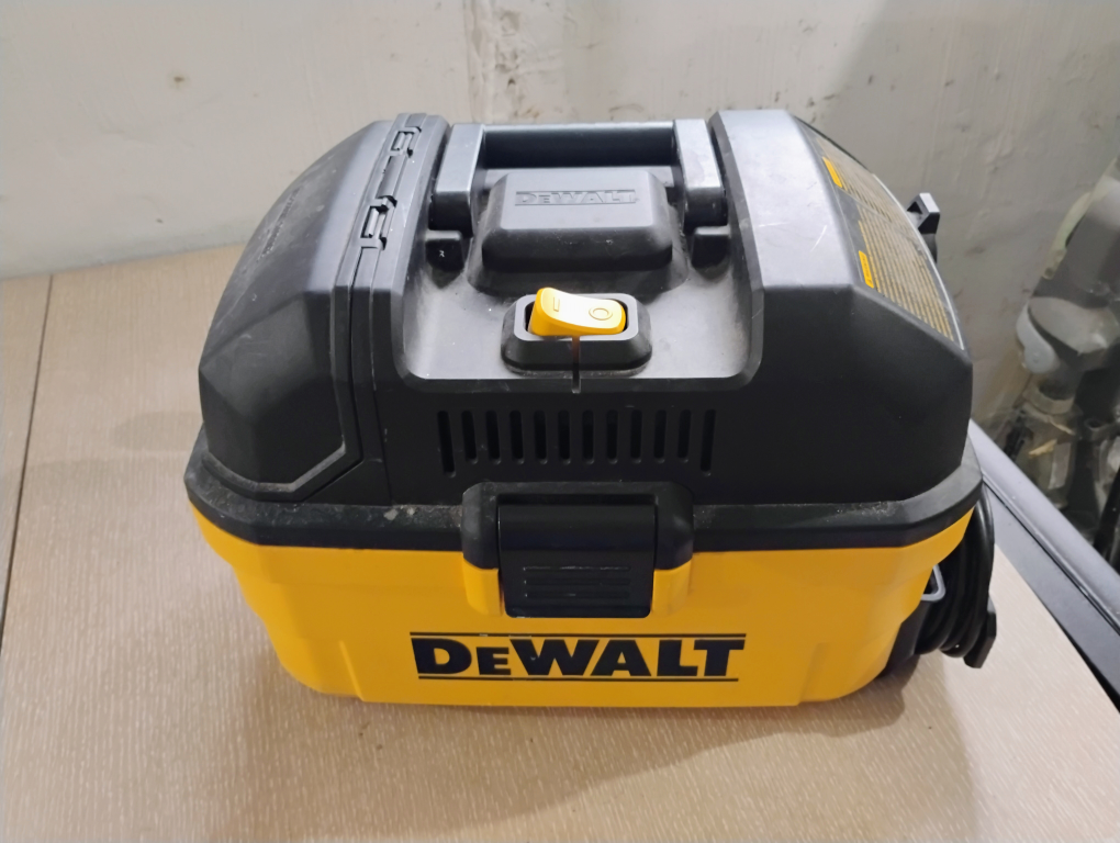 DEWALT DXV04T Portable 4 Gallon Wet/Dry Vacuum - photo 5