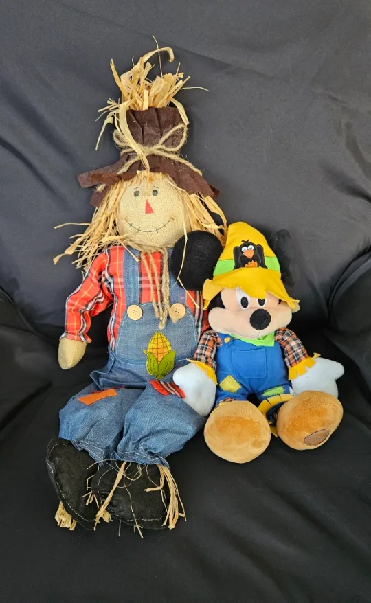Scarecrow & Mickey Mouse Fall Decor thumbnail