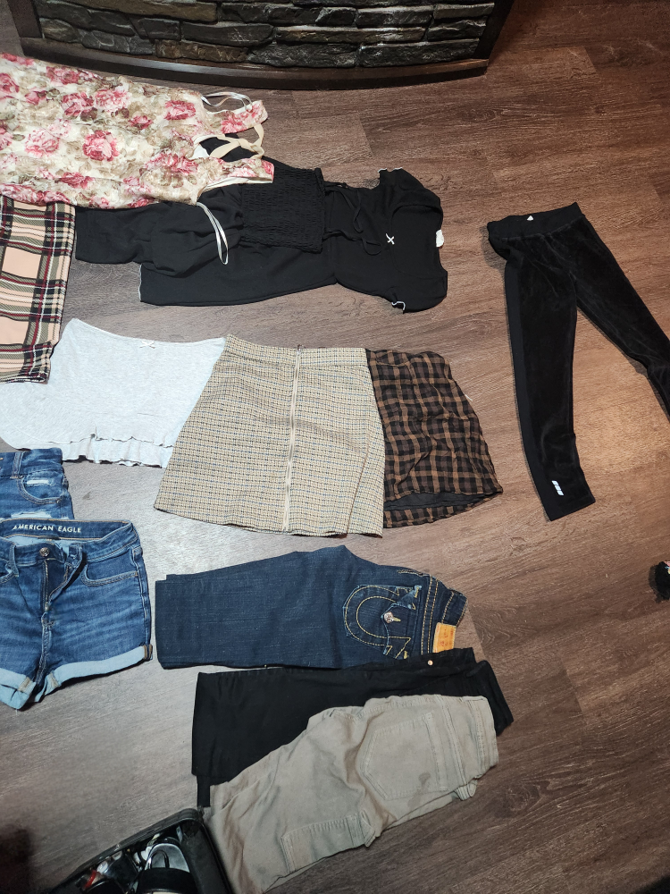 Mixed Clothing Lot - American Eagle, True Religion, Forever 21