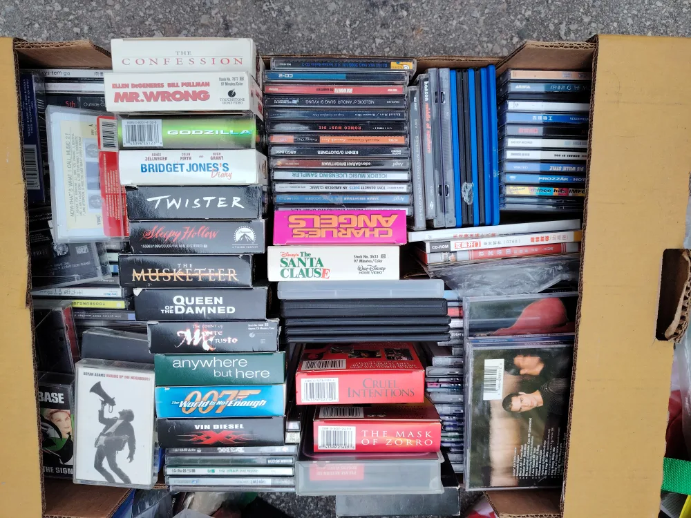 VHS Tapes - Movies - Assorted Titles thumbnail