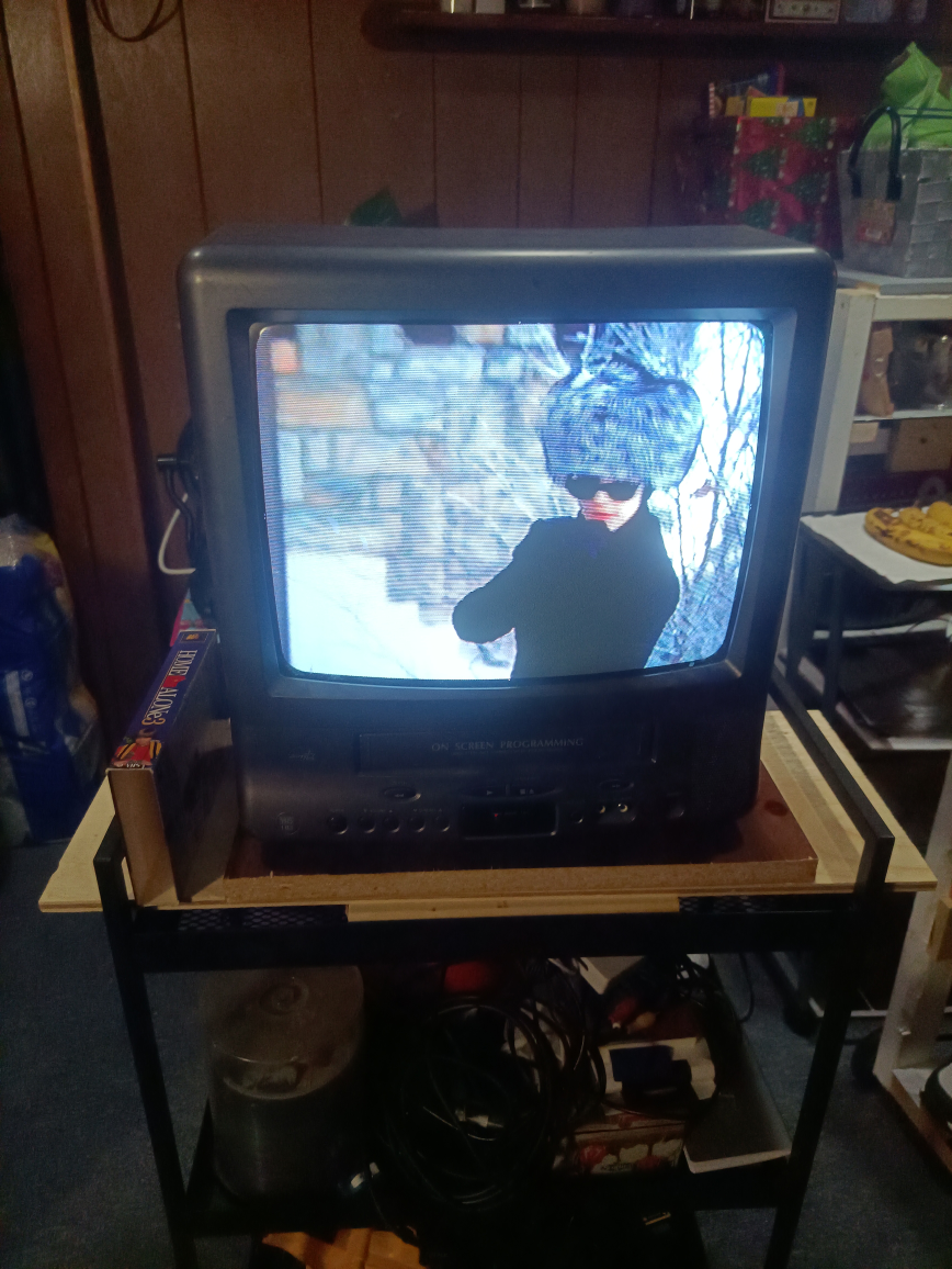 electrohome vhs hq 13 inch crt with vcr and composite input - photo 2