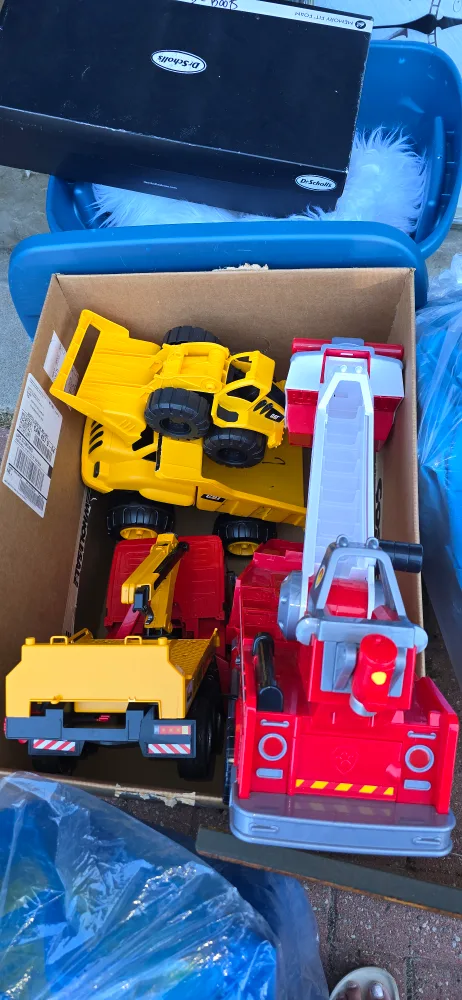 CAT Construction Toy Truck Set thumbnail