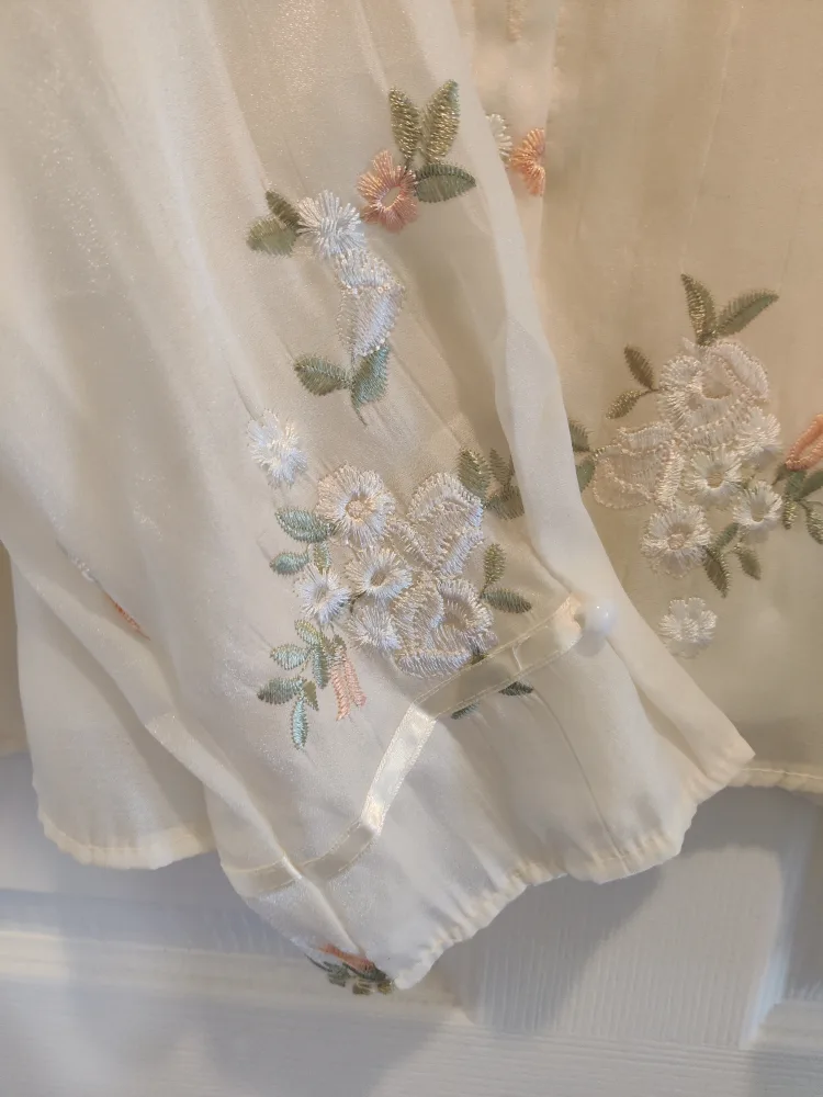 New Embroidered Cream Blouse size M image indicator(4)