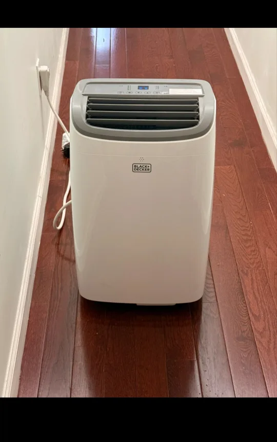 (Free Delivery)10,000 BTU Black + Decker Air Conditioner image indicator(5)