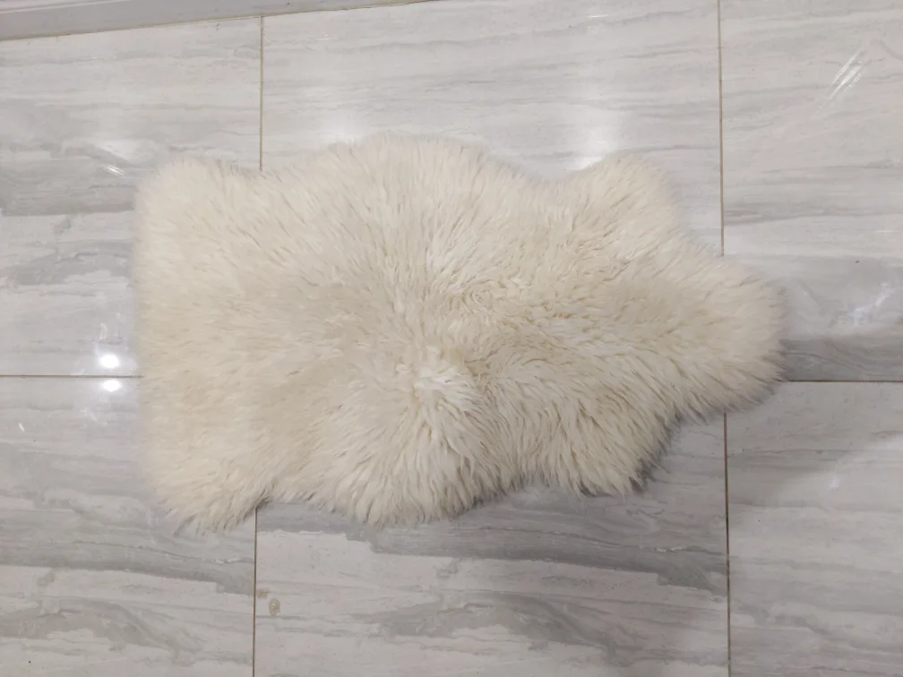White Sheepskin Rug image indicator(3)