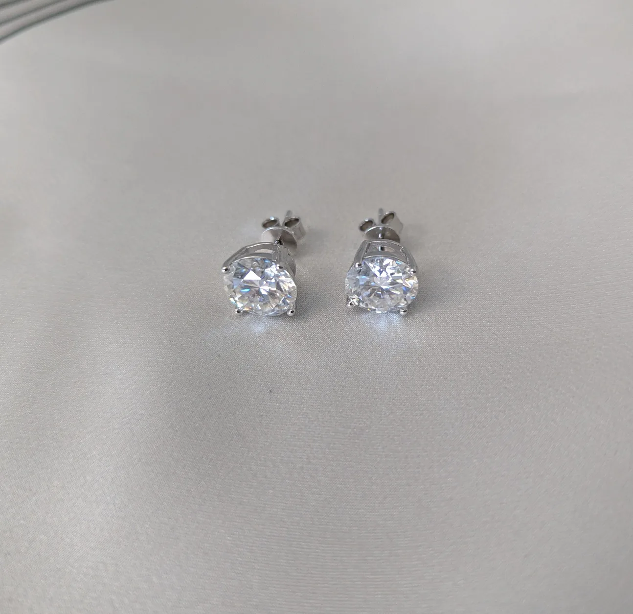 Moissanite Stud Earrings – 18K Gold Plated 925 Sterling Silver image indicator(2)