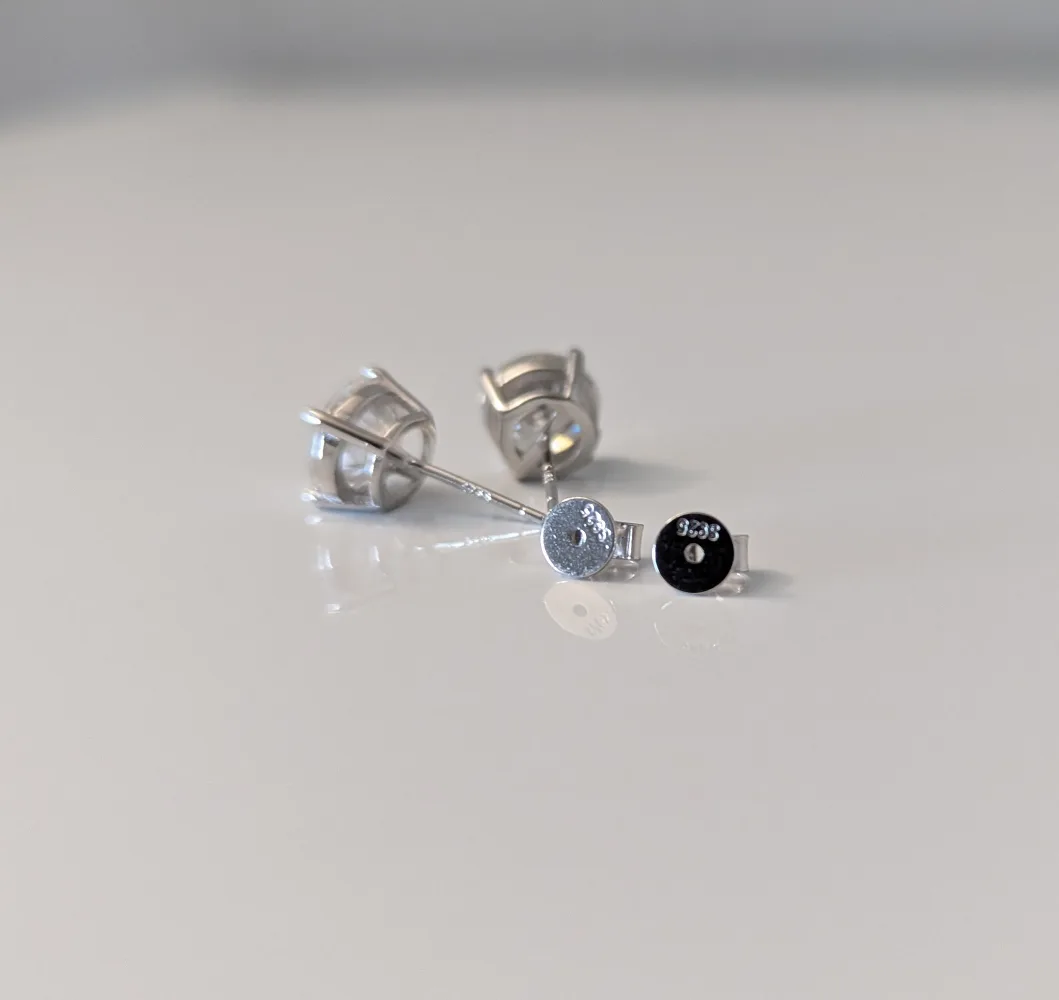 Moissanite Stud Earrings – 18K Gold Plated 925 Sterling Silver image indicator(6)