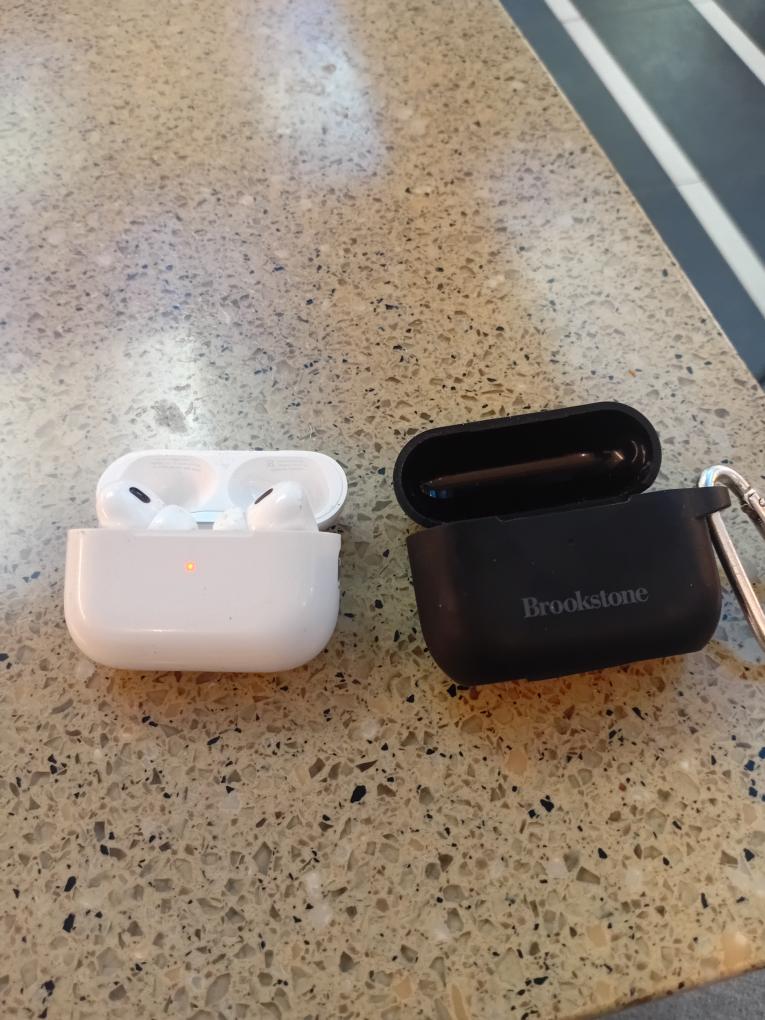 AirPods Pro (2GEN) with Brookstone case cover - photo 3