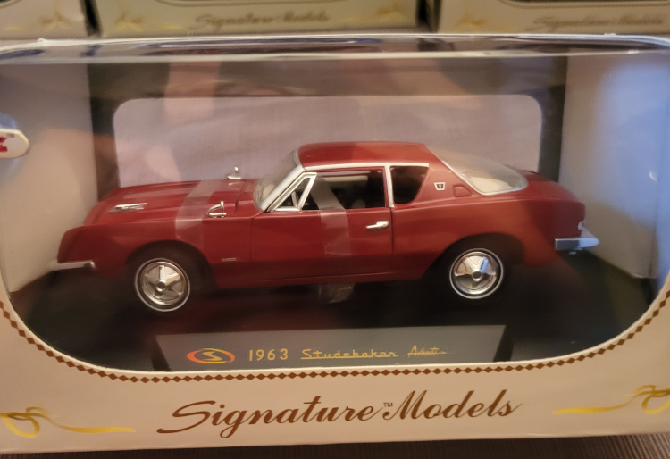 1963 Studebaker Avanti Diecast Model Car 1:32