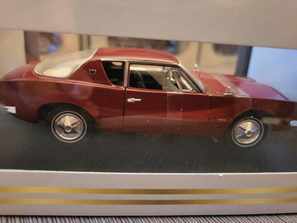 1963 Studebaker Avanti Diecast Model Car 1:32 - photo 2