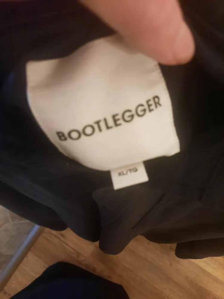 Black Button Up Shirt - XL pick up only image indicator(4)