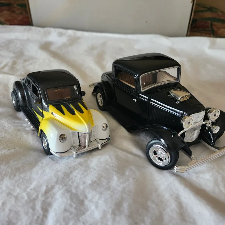 Ford 1932 & 1940 Coupe Diecast Model Cars thumbnail
