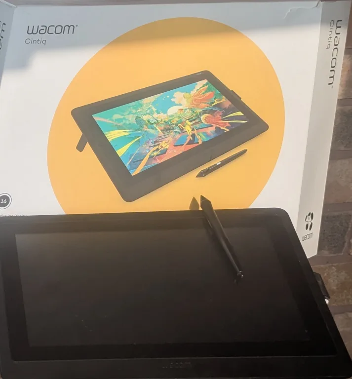 Wacom Cintiq 16 Creative Pen Display thumbnail