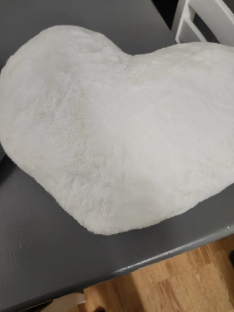 White Heart-Shaped Pillow image indicator(2)