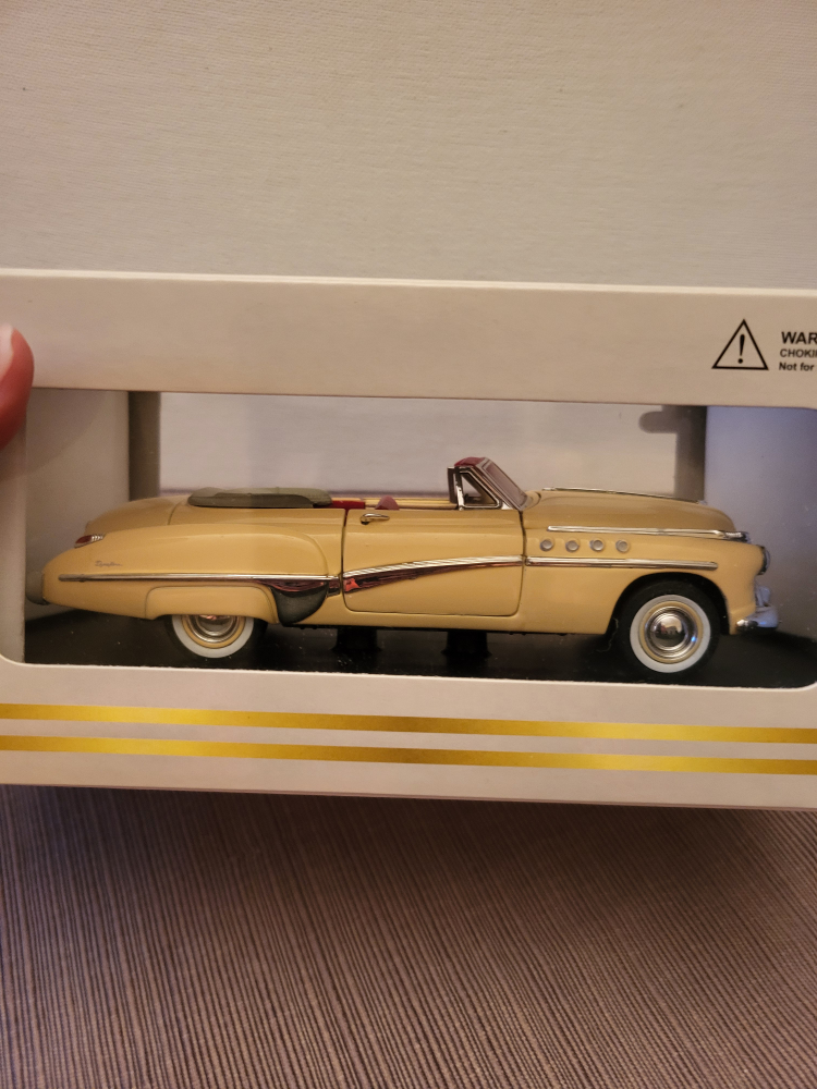 1949 Buick Roadmaster Signature Models Diecast Car - photo 3