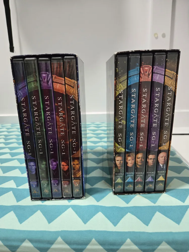 Stargate SG-1 Seasons 1 & 2 DVD Box Sets image indicator(2)