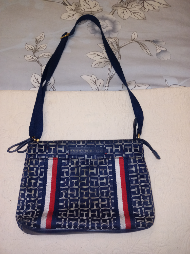 Small Tommy Hilfilger Purse