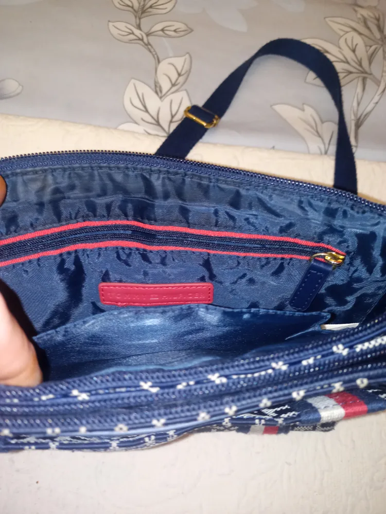 Small Tommy Hilfilger Purse image indicator(3)