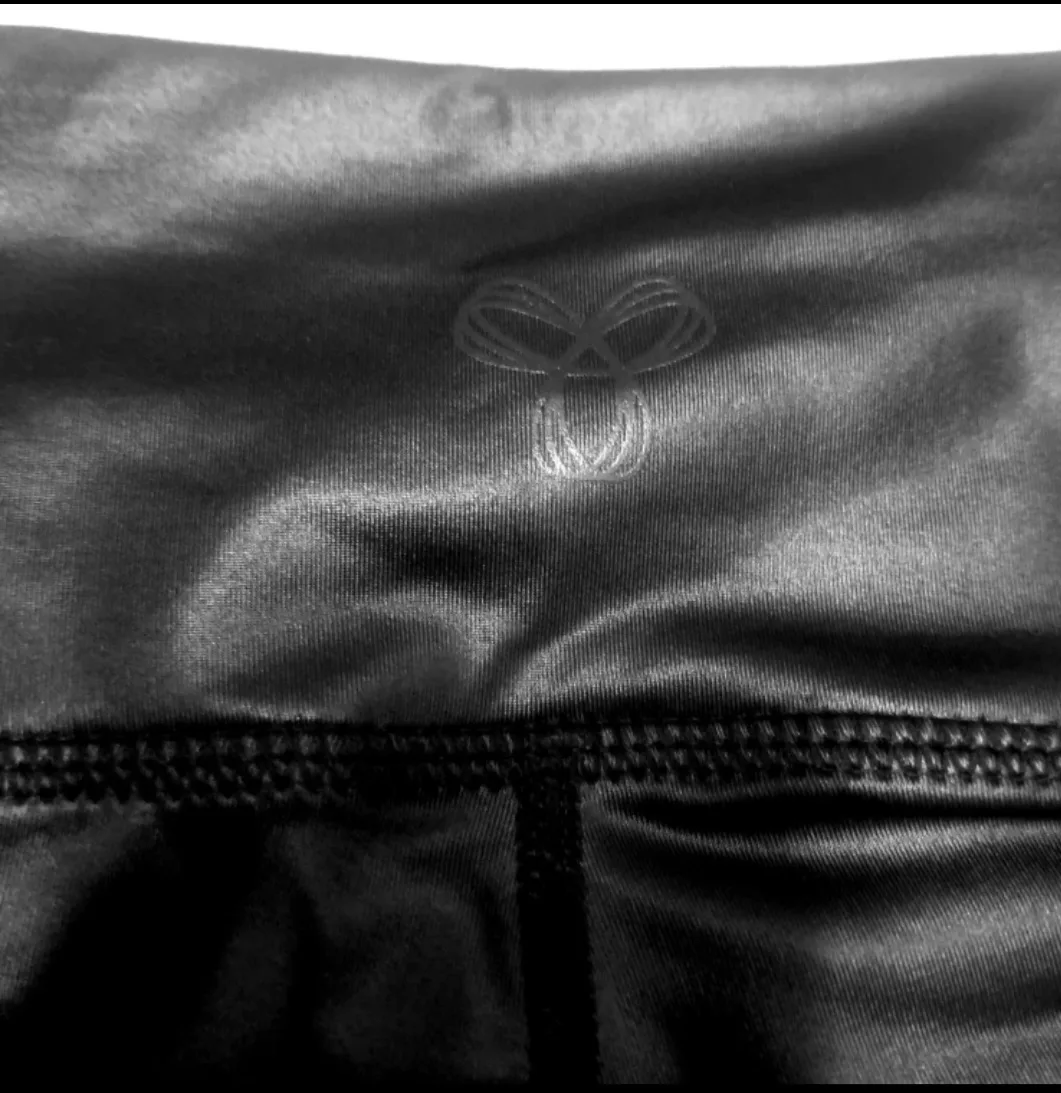 Brand New! TNA Atmosphere Aritzia Shiny Leggings XS, Retail $88+ image indicator(7)