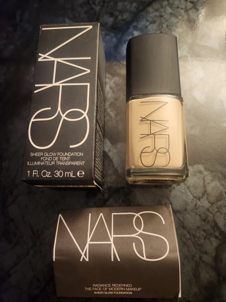 BNIB-NARS Sheer Glow Foundation thumbnail