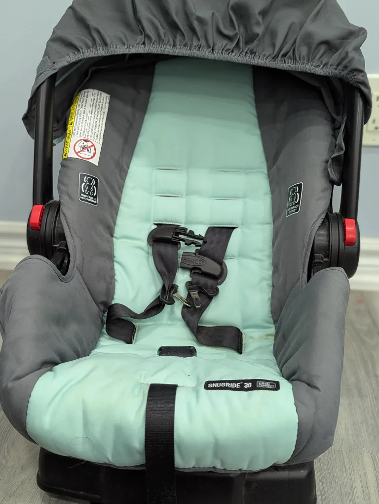 Graco SnugRide 30 Click Connect Infant Car Seat thumbnail