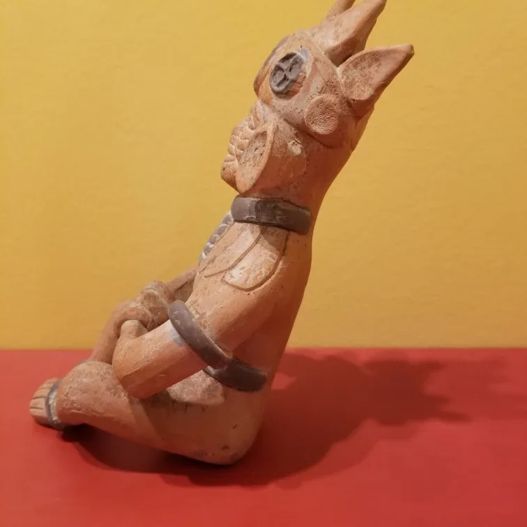 Terracotta Mayan Figurine image indicator(8)