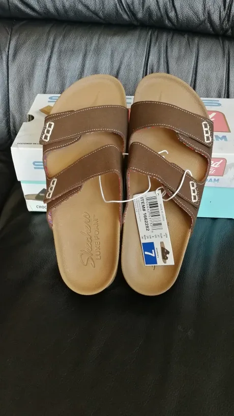 New Skechers Relaxed Fit Luxe Foam Sandals - Size 7 thumbnail