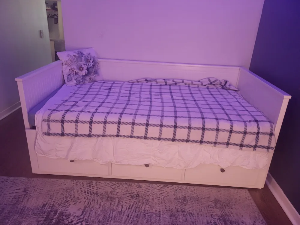 IKEA Hemnes Daybed Frame w/ 3 Drawers thumbnail