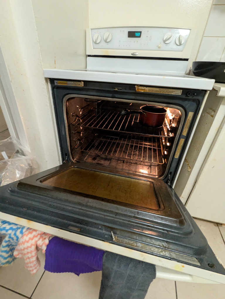 Whirlpool Electric Range - Moving sale - photo 4