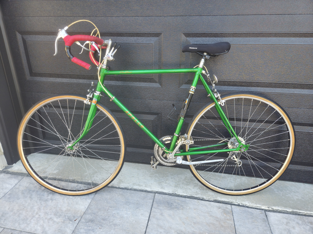 Vintage Apollo 10-speed racing bike
