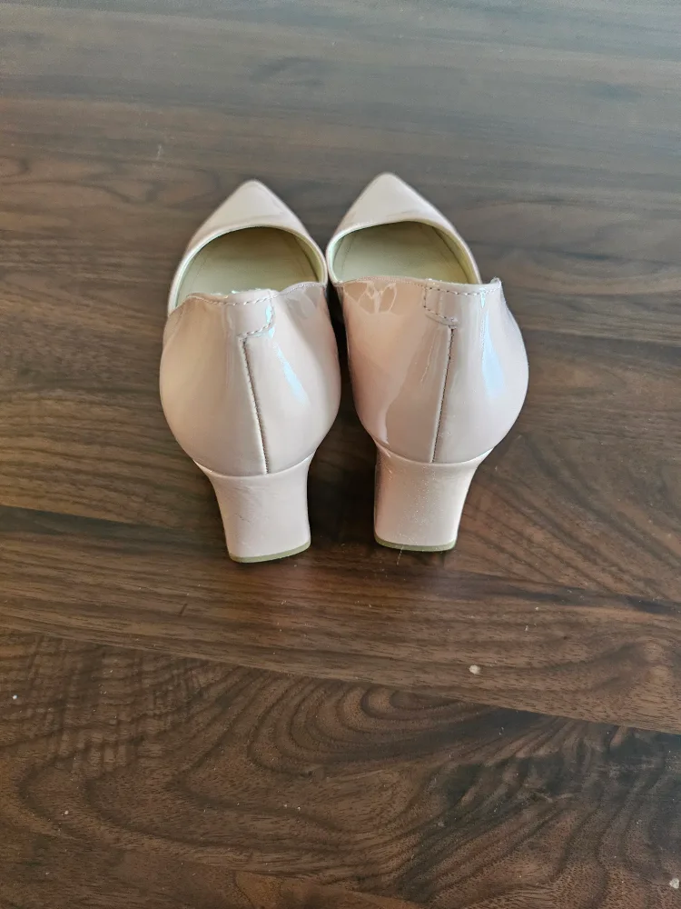 NWT Marc Fisher LTD Pink Patent Heels Size 7.5 image indicator(3)