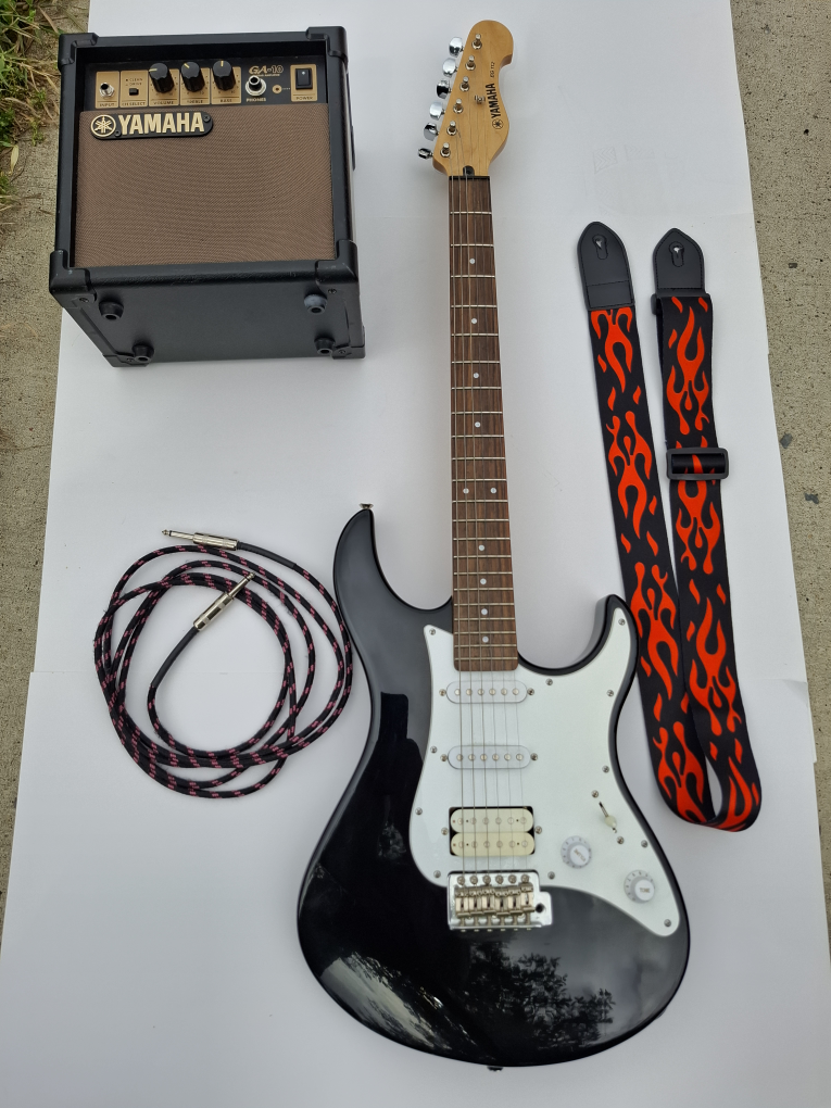 Vintage Yamaha Electric Guitar 112 with Amp