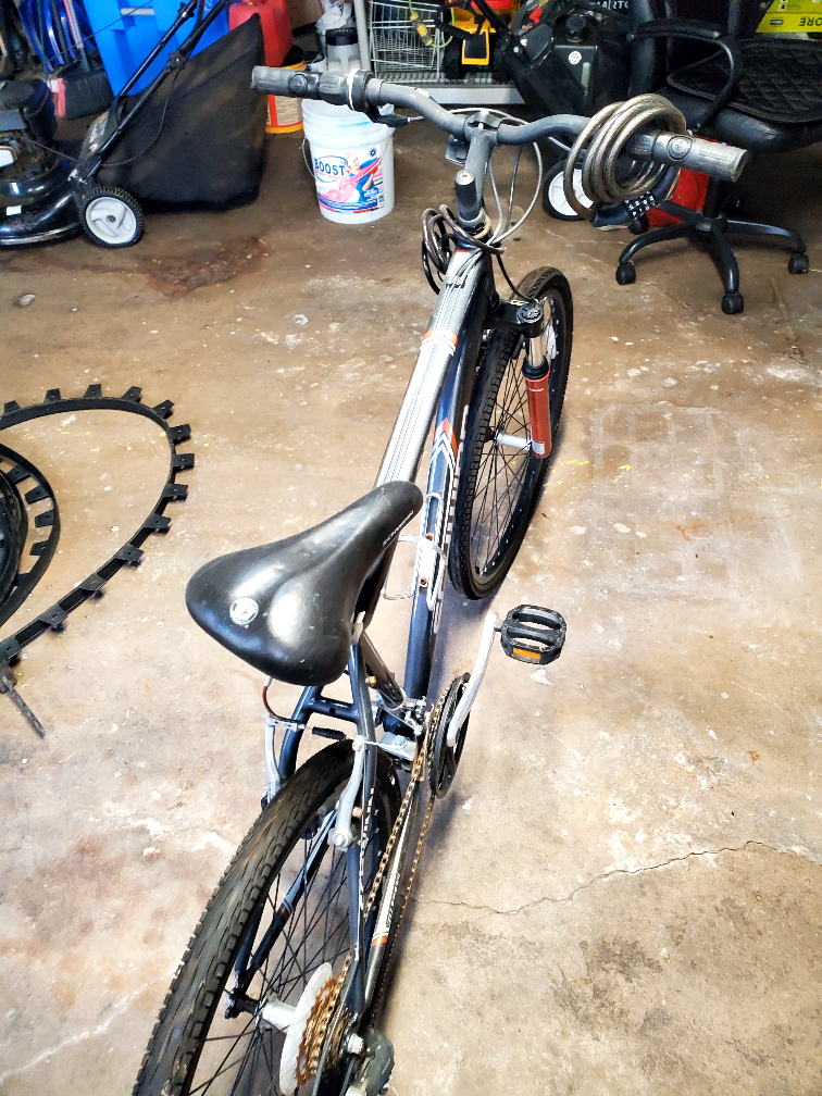 3 Schwinn bikes - photo 2