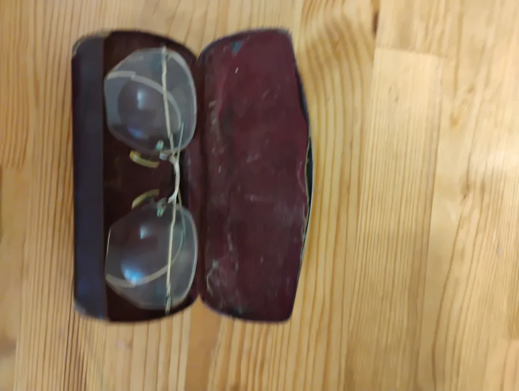 Vintage Rimless Eyeglasses with Case image indicator(3)