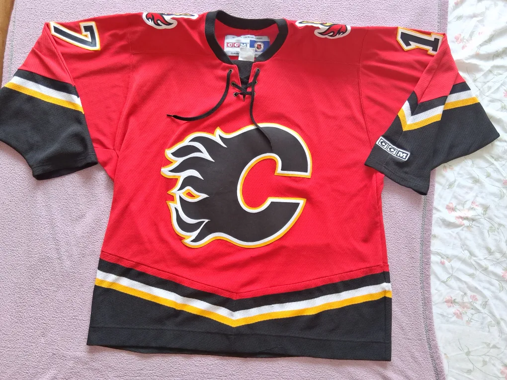 CCM Calgary Flames Simon #17 Hockey Jersey image indicator(2)