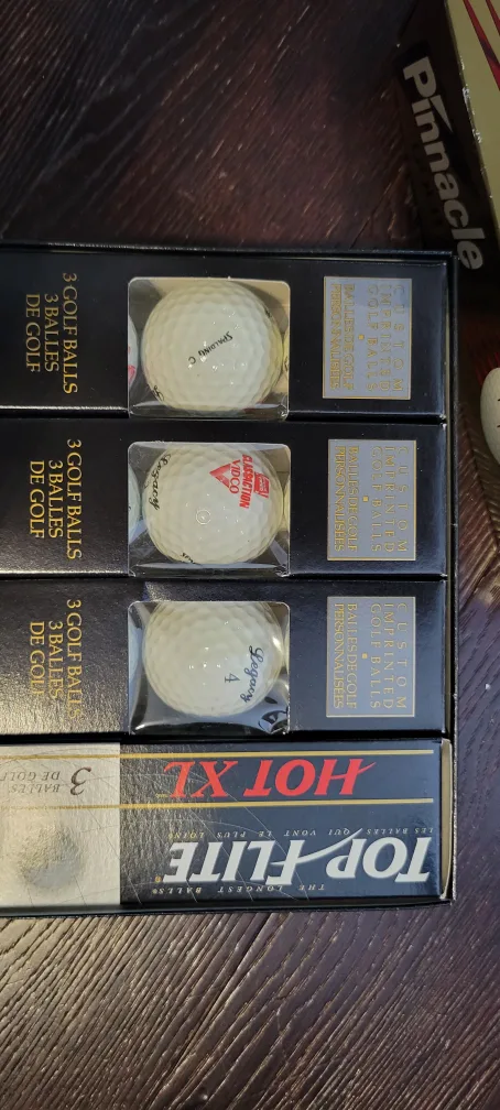 Pinnacle Gold & Spalding Golf Balls image indicator(2)